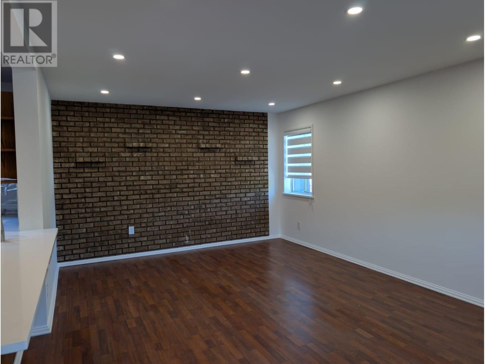 2fl 4xx E Columbia, New Westminster, British Columbia  V3L 3X6 - Photo 2 - R3032858