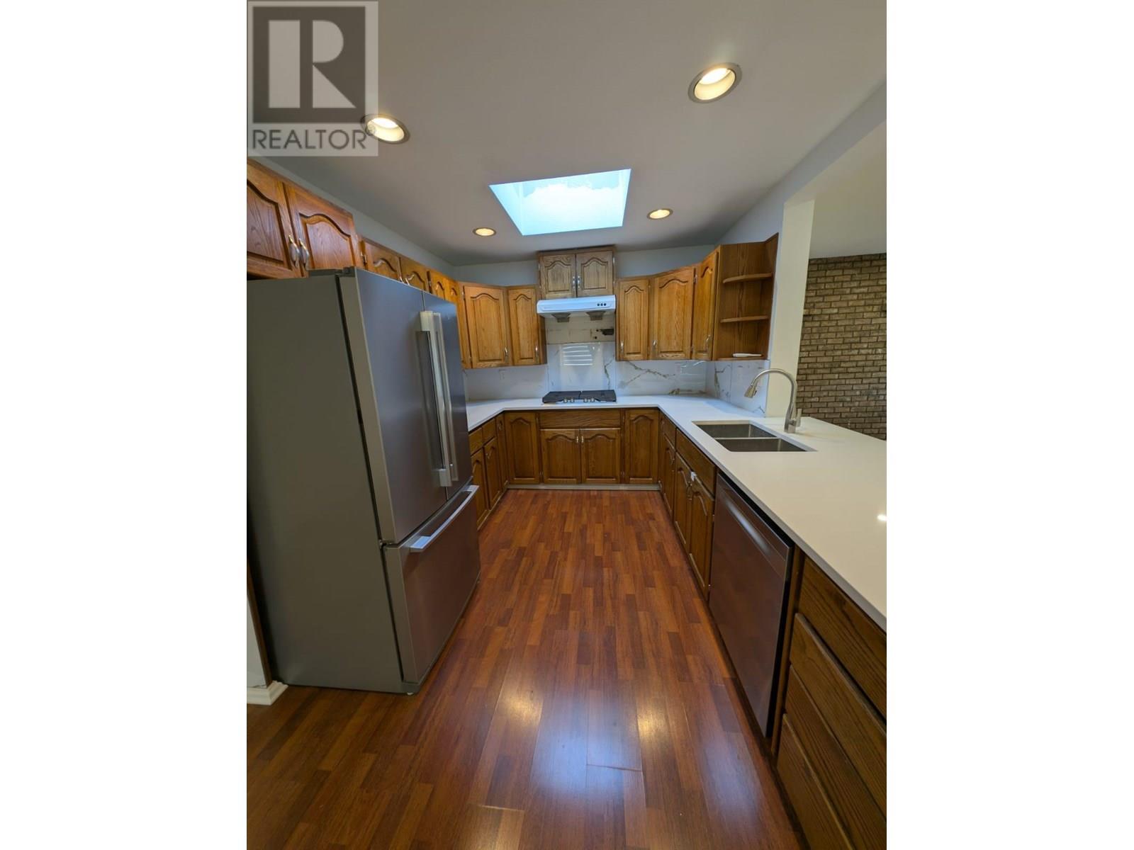 2fl 4xx E Columbia, New Westminster, British Columbia  V3L 3X6 - Photo 3 - R3032858