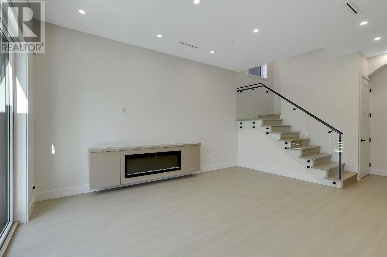 1 3251 E 44 Avenue, Vancouver, British Columbia  V5R 3B2 - Photo 9 - R3032423