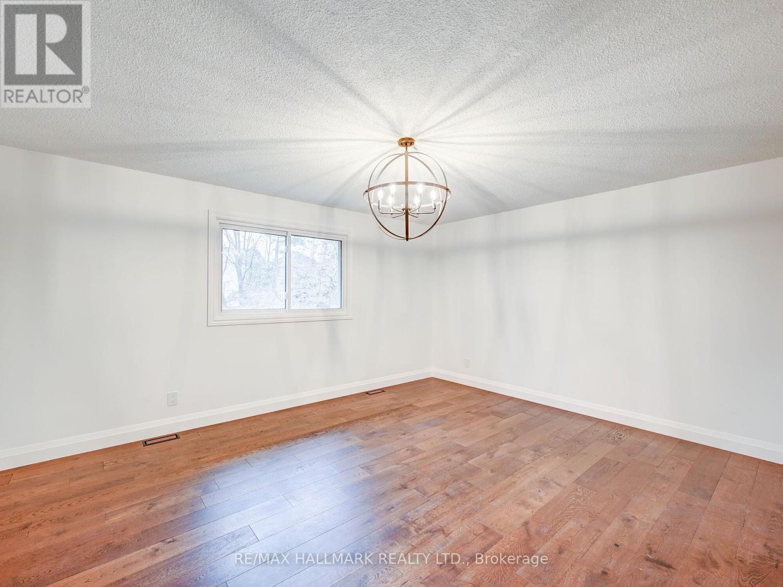 1046 Lebanon Drive, Innisfil, Ontario  L9S 2B7 - Photo 18 - N12320612