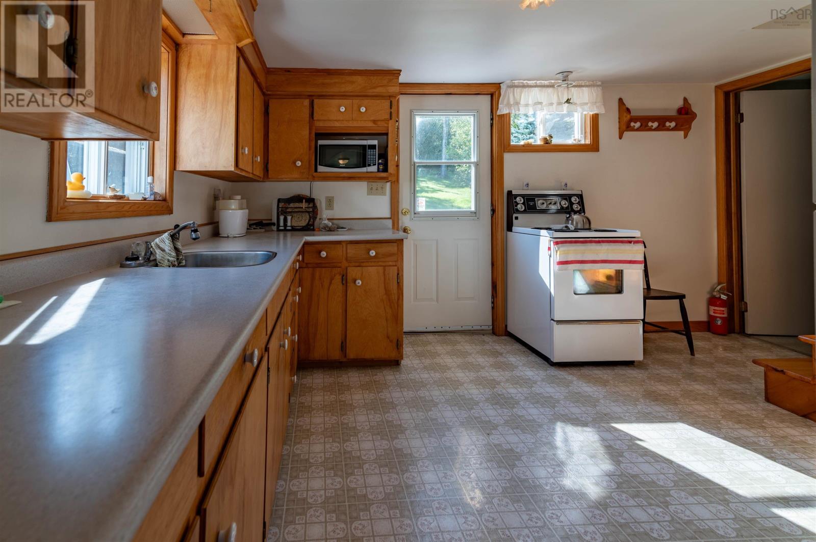 2884 Long Point Road, Harbourville, Nova Scotia  B0P 1E0 - Photo 3 - 202518960