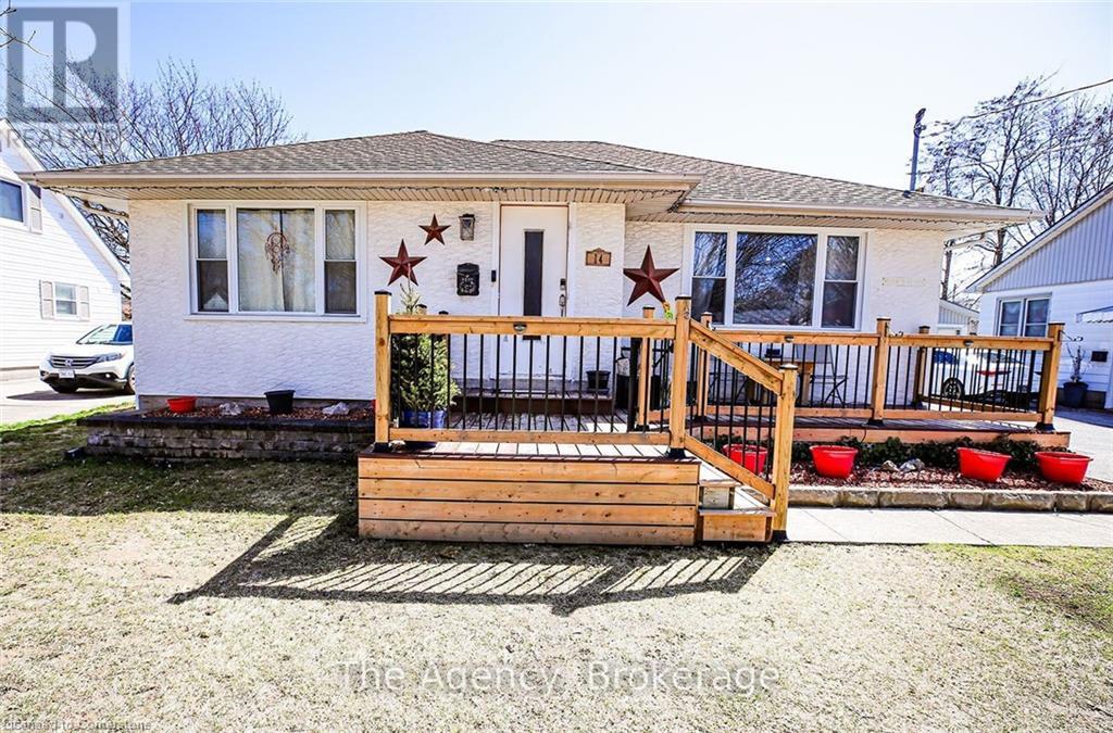 14 HEYWOOD Avenue, St. Catharines, Ontario