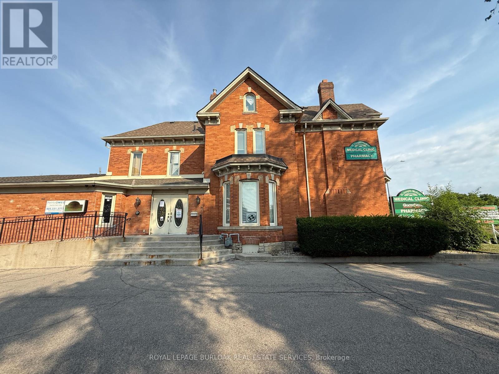 906 Brant Street, Burlington, Ontario  L7R 2J5 - Photo 1 - W12320588