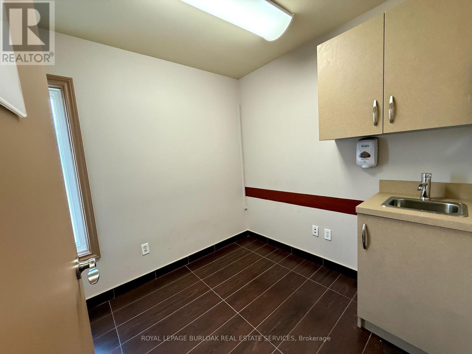 906 Brant Street, Burlington, Ontario  L7R 2J5 - Photo 12 - W12320588