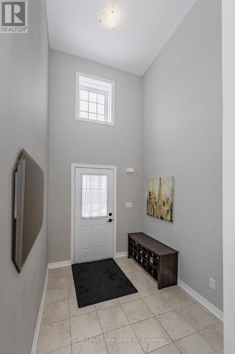 Property at 2 - 395 LINDEN DRIVE image 3