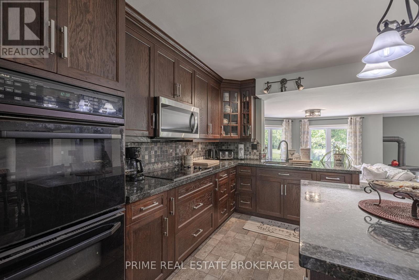 3304 Cromarty Drive, Thames Centre, Ontario  N0L 2B0 - Photo 13 - X12320688