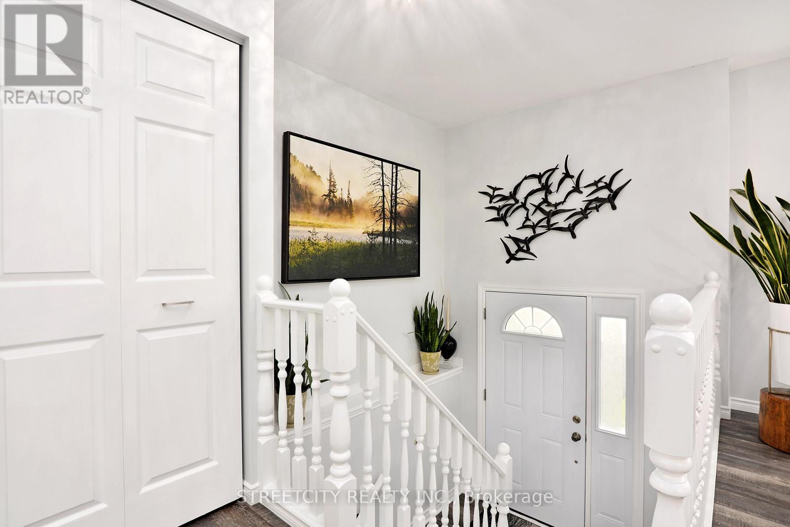 22 Erica Crescent S, London South, Ontario  N6E 3P4 - Photo 6 - X12320722