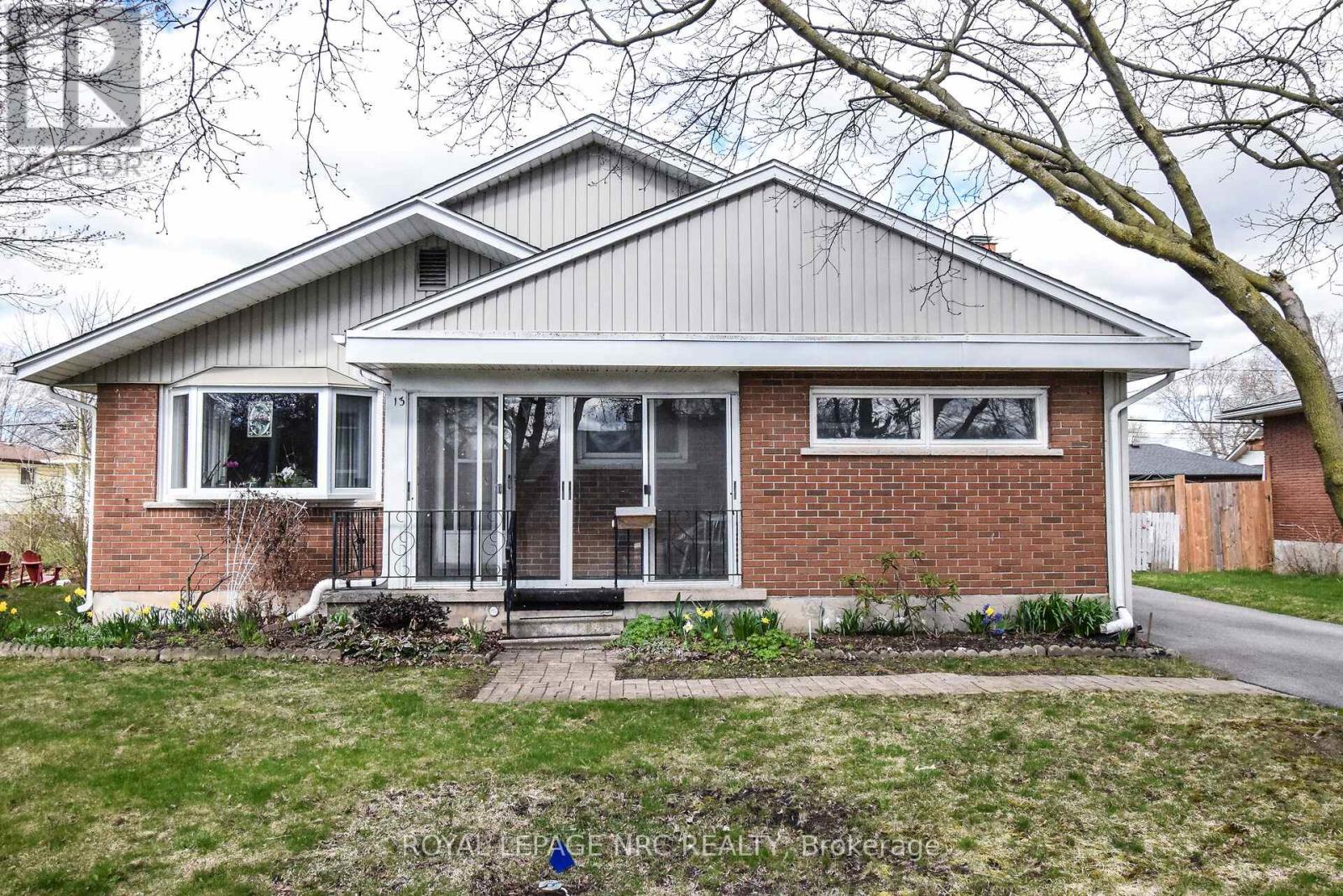 13 Westmount Crescent, Welland, Ontario  L3C 2S5 - Photo 3 - X12320765