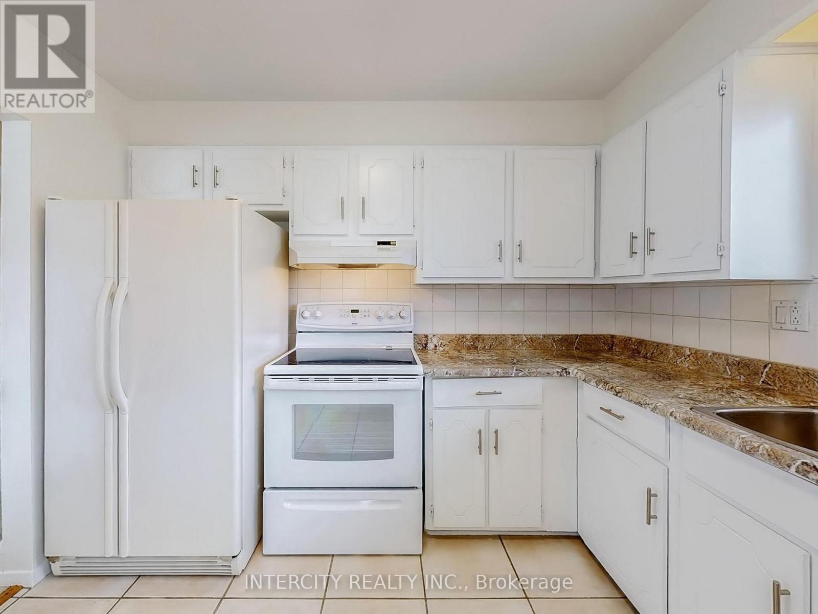26 Donnalyn Drive, Toronto, Ontario  M2R 2R8 - Photo 14 - C12320667