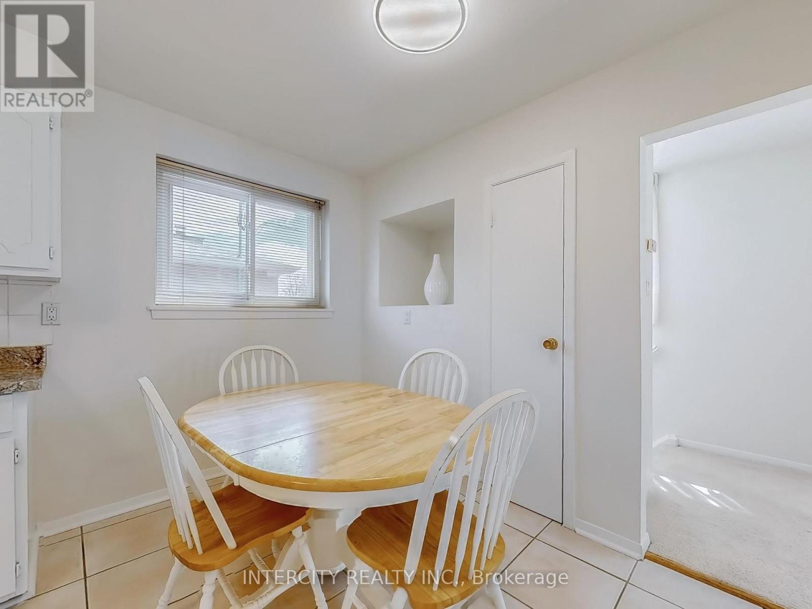 26 Donnalyn Drive, Toronto, Ontario  M2R 2R8 - Photo 17 - C12320667