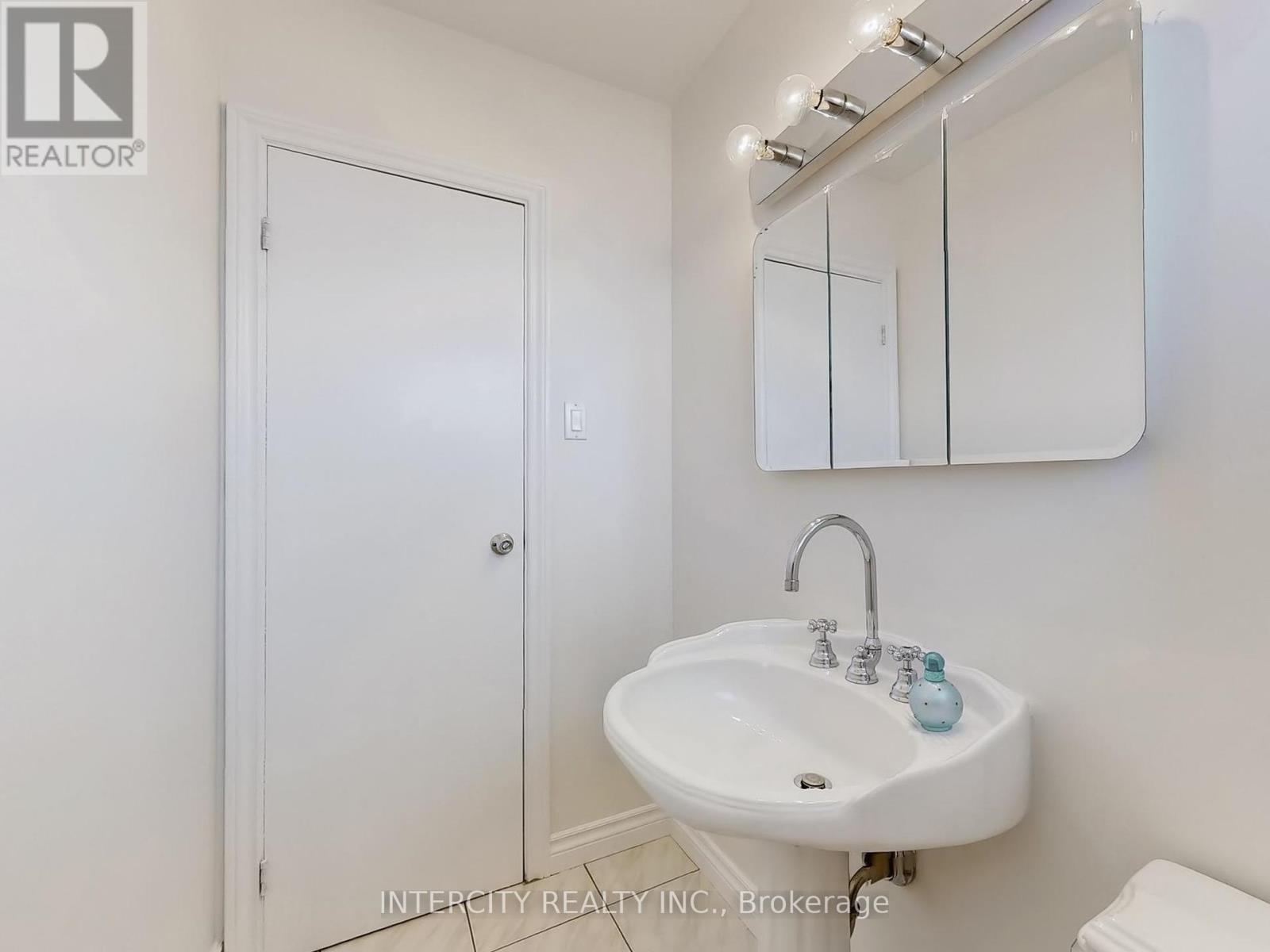 26 Donnalyn Drive, Toronto, Ontario  M2R 2R8 - Photo 39 - C12320667
