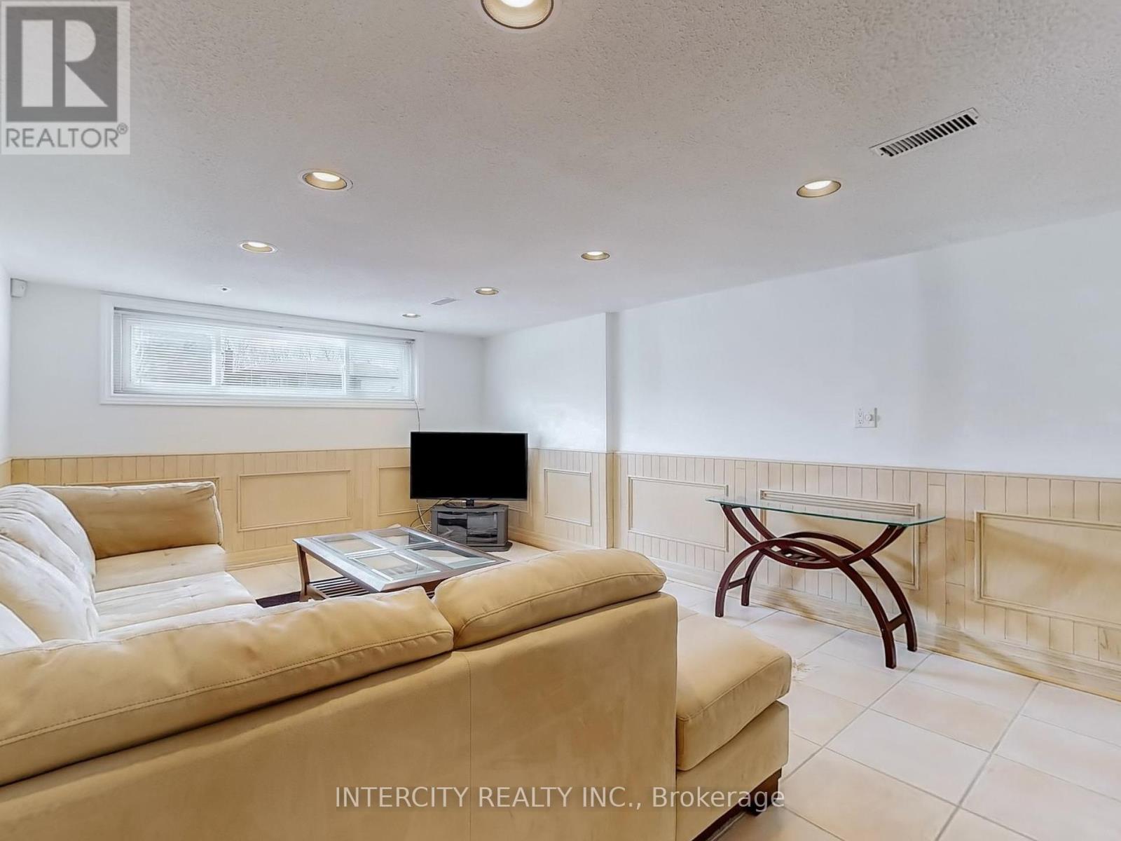 26 Donnalyn Drive, Toronto, Ontario  M2R 2R8 - Photo 40 - C12320667