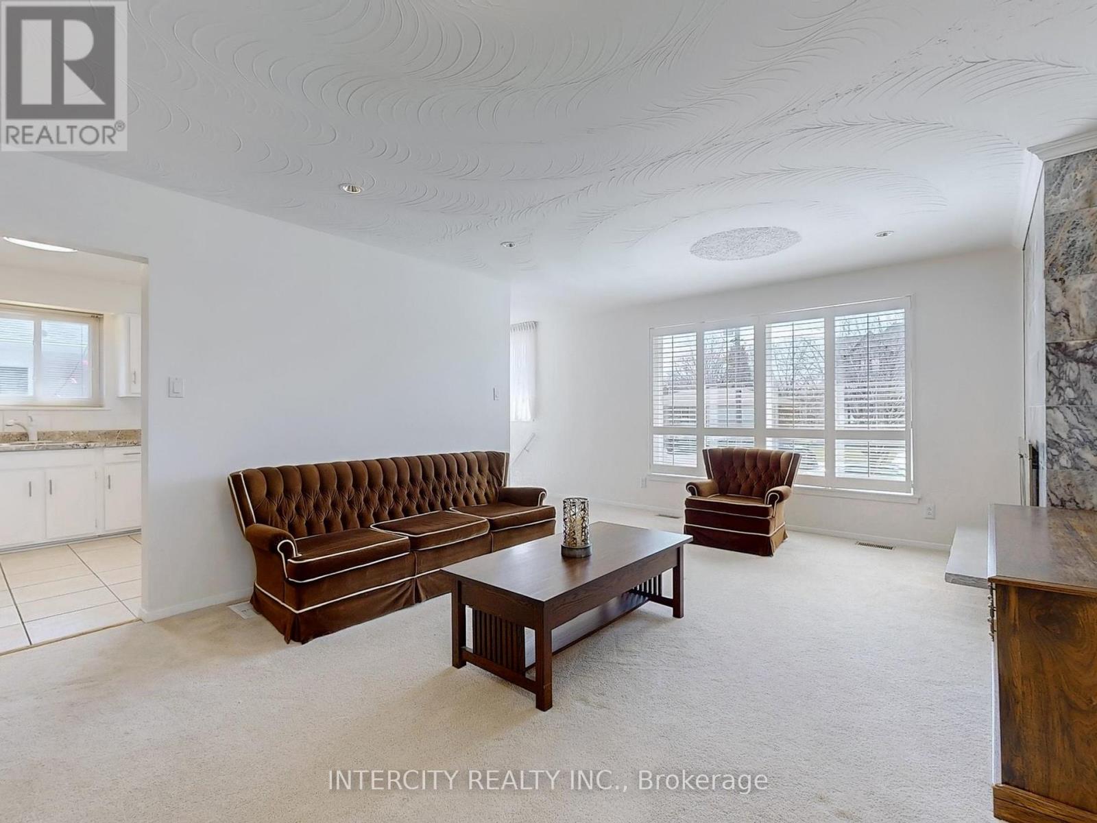 26 Donnalyn Drive, Toronto, Ontario  M2R 2R8 - Photo 7 - C12320667