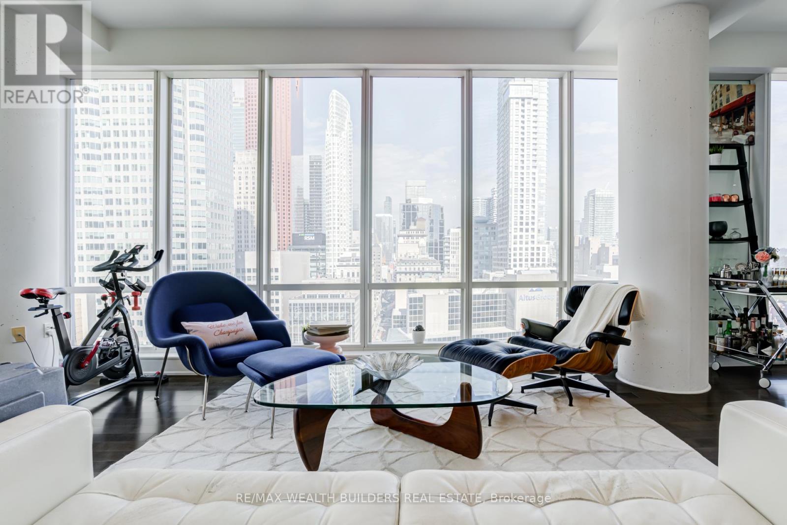 2105 - 8 The Esplanade, Toronto, Ontario M5E 0A6 - Photo 1 - C12320731