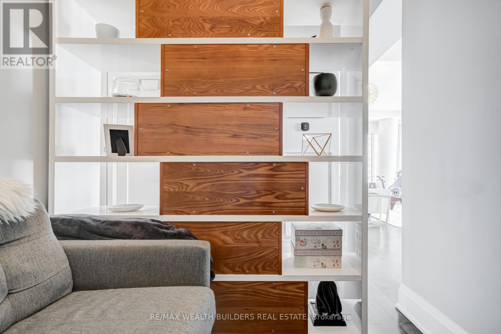 2105 - 8 The Esplanade, Toronto, Ontario M5E 0A6 - Photo 10 - C12320731