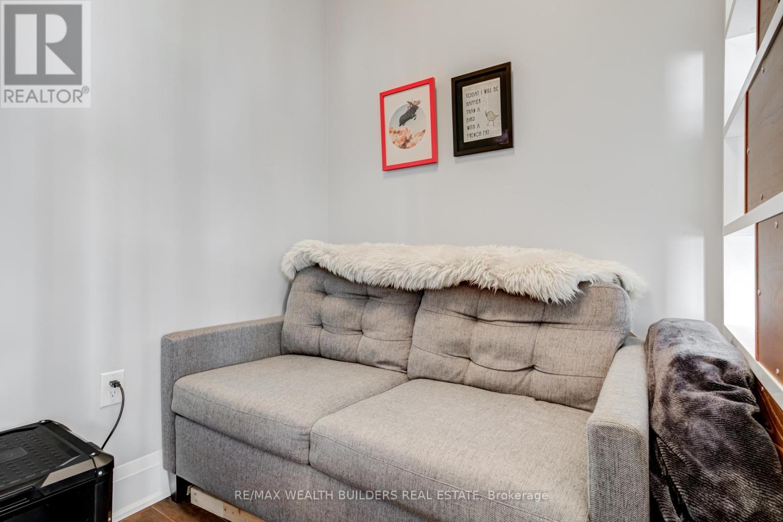 2105 - 8 The Esplanade, Toronto, Ontario M5E 0A6 - Photo 11 - C12320731