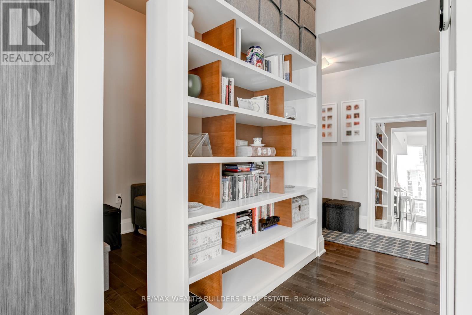 2105 - 8 The Esplanade, Toronto, Ontario M5E 0A6 - Photo 12 - C12320731