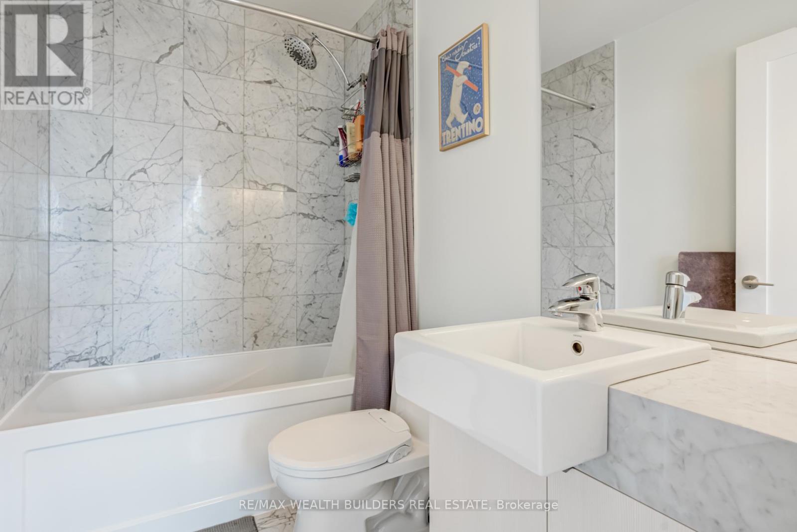 2105 - 8 The Esplanade, Toronto, Ontario M5E 0A6 - Photo 16 - C12320731