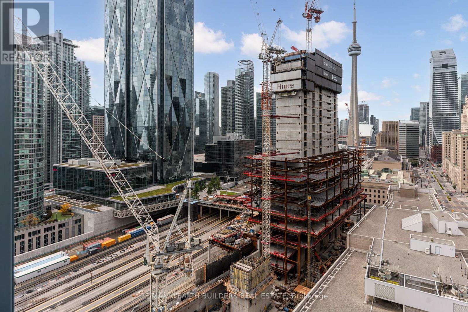 2105 - 8 The Esplanade, Toronto, Ontario M5E 0A6 - Photo 18 - C12320731