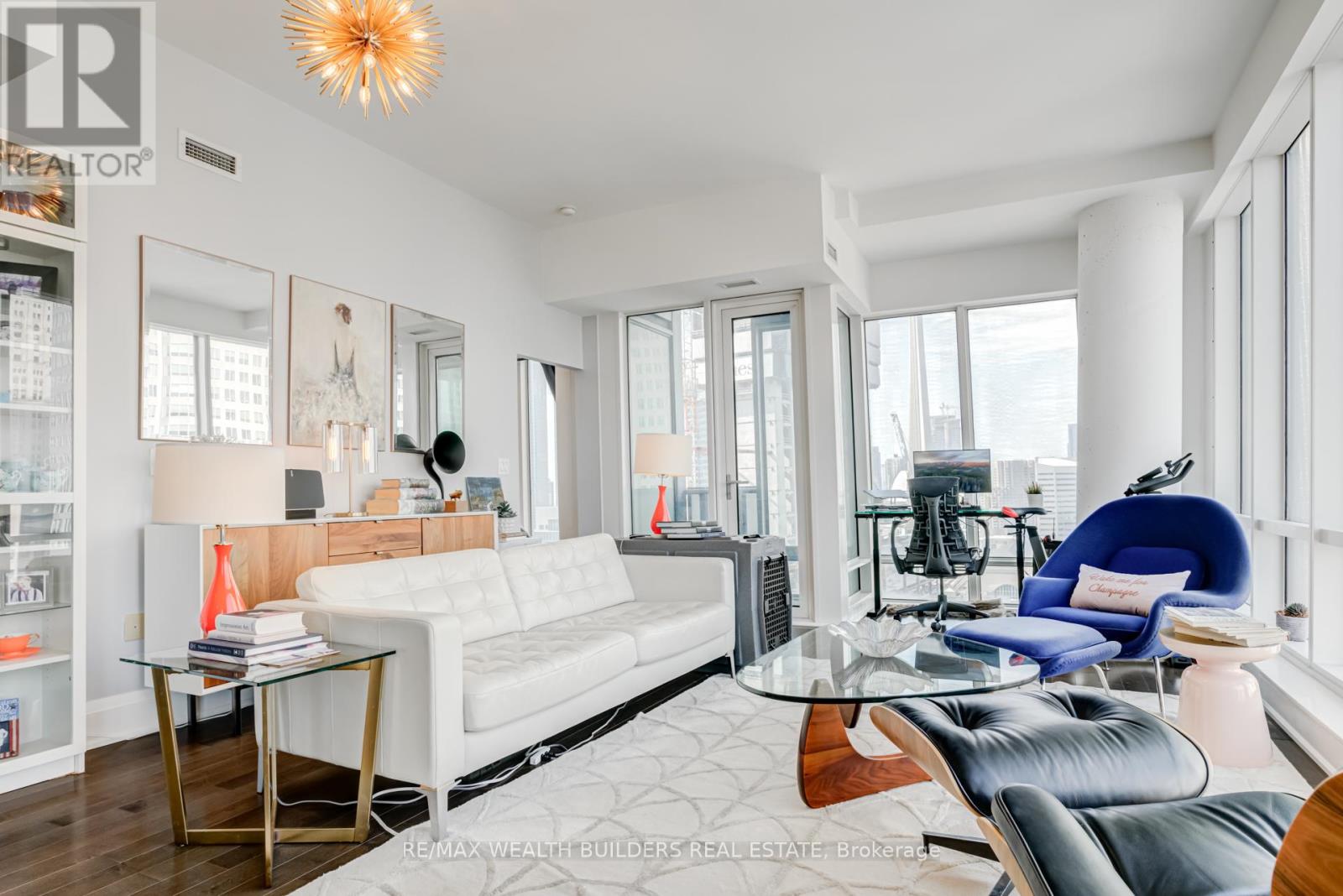 2105 - 8 The Esplanade, Toronto, Ontario M5E 0A6 - Photo 2 - C12320731