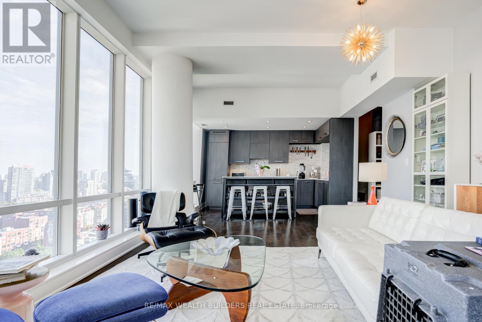 2105 - 8 The Esplanade, Toronto, Ontario M5E 0A6 - Photo 3 - C12320731