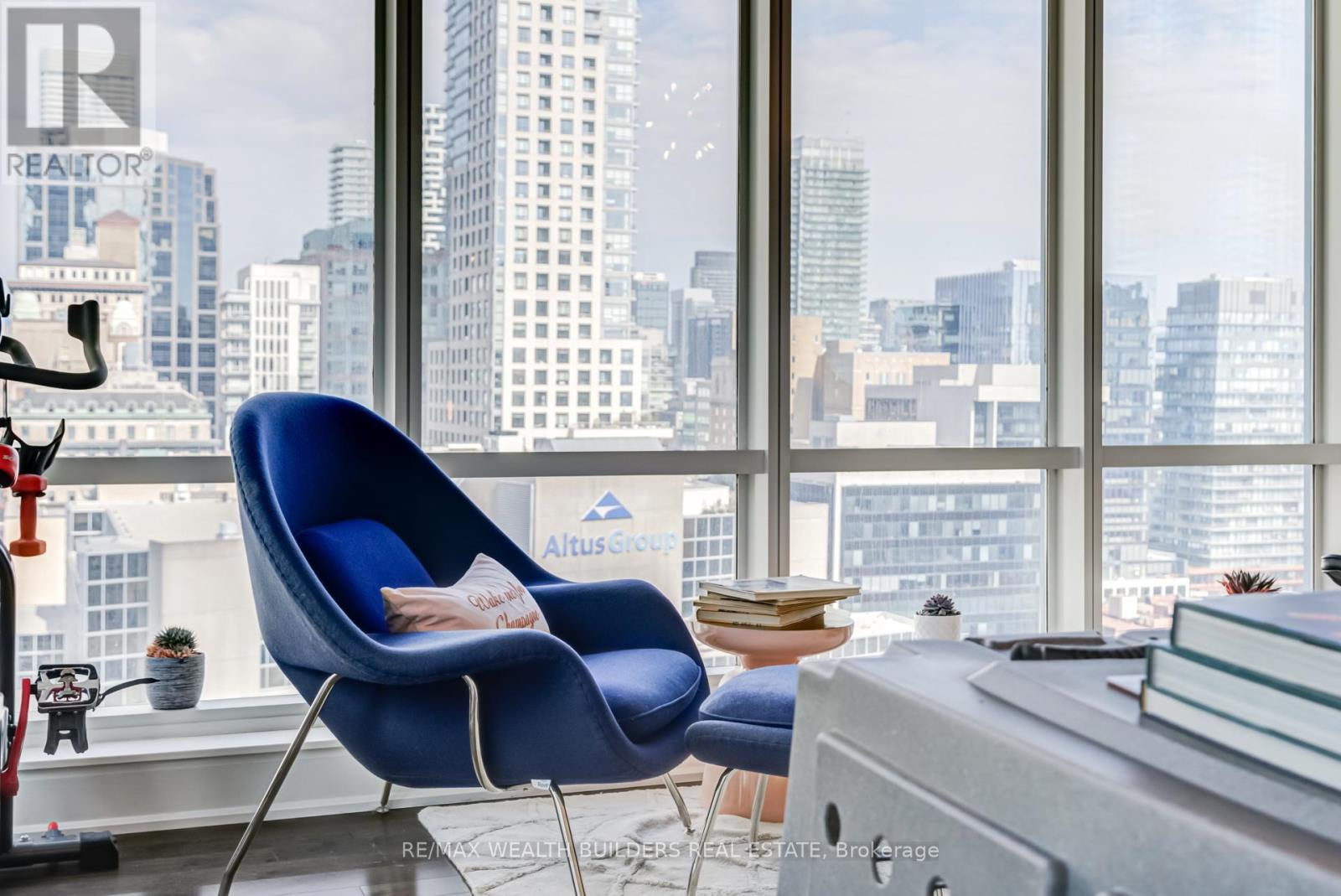 2105 - 8 The Esplanade, Toronto, Ontario M5E 0A6 - Photo 4 - C12320731