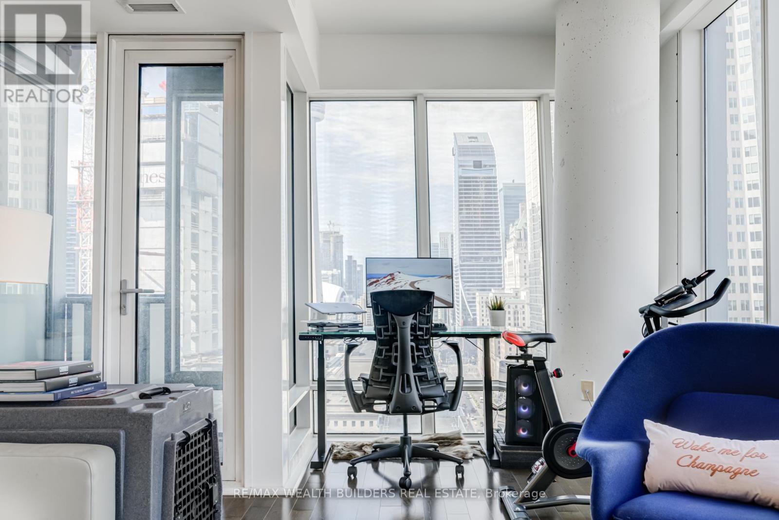 2105 - 8 The Esplanade, Toronto, Ontario M5E 0A6 - Photo 6 - C12320731