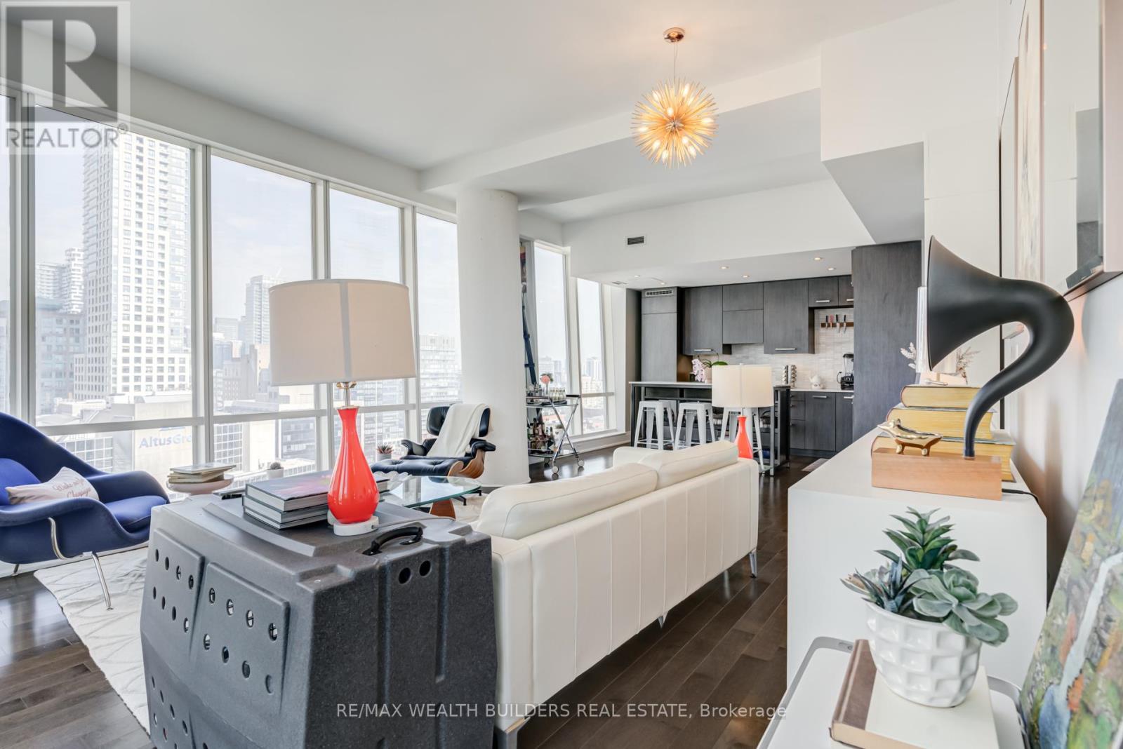 2105 - 8 The Esplanade, Toronto, Ontario M5E 0A6 - Photo 7 - C12320731