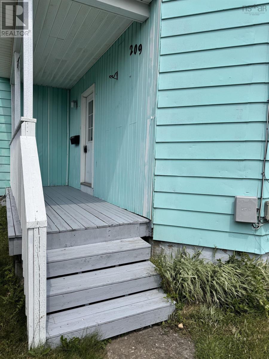 209 South Street, Glace Bay, Nova Scotia  B1A 1W1 - Photo 2 - 202519442