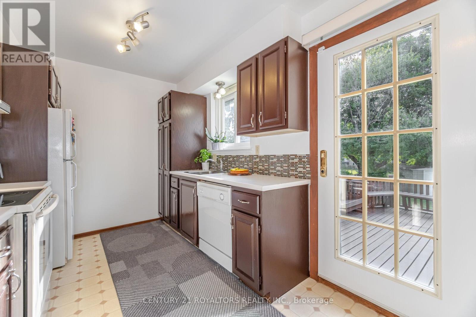 32 Farmington Drive, Brampton, Ontario  L6W 2V2 - Photo 15 - W12320666