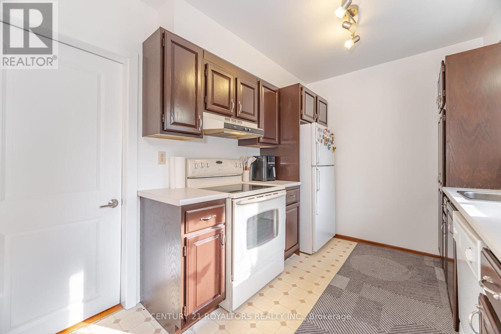 32 Farmington Drive, Brampton, Ontario  L6W 2V2 - Photo 16 - W12320666