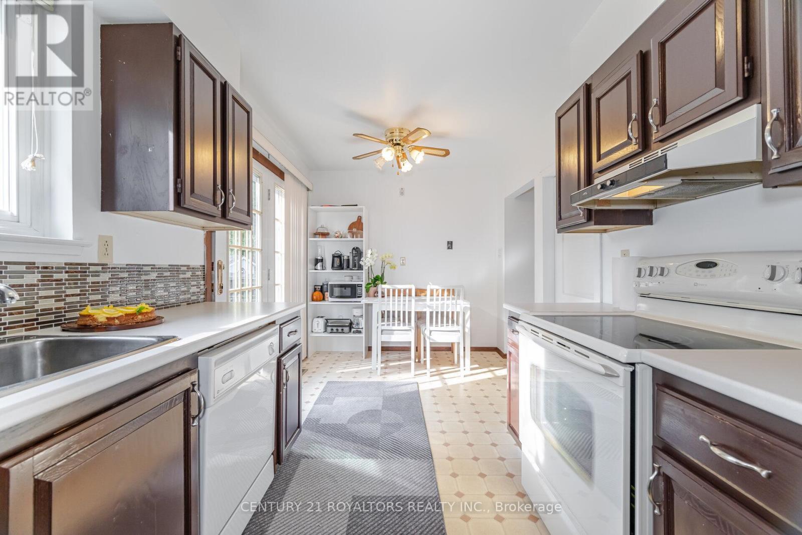 32 Farmington Drive, Brampton, Ontario  L6W 2V2 - Photo 17 - W12320666