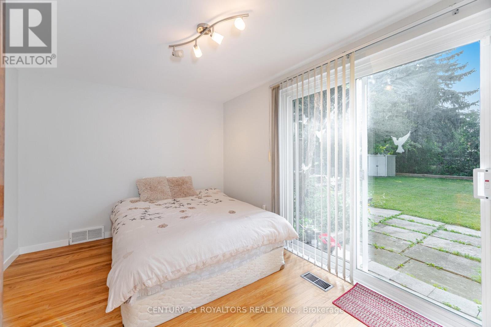 32 Farmington Drive, Brampton, Ontario  L6W 2V2 - Photo 19 - W12320666