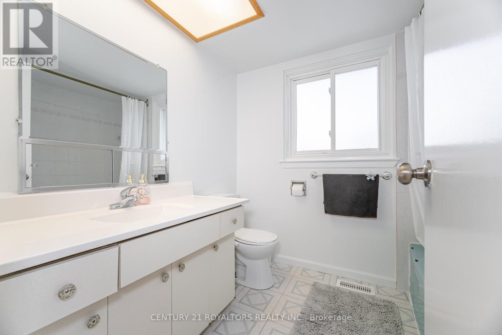 32 Farmington Drive, Brampton, Ontario  L6W 2V2 - Photo 28 - W12320666