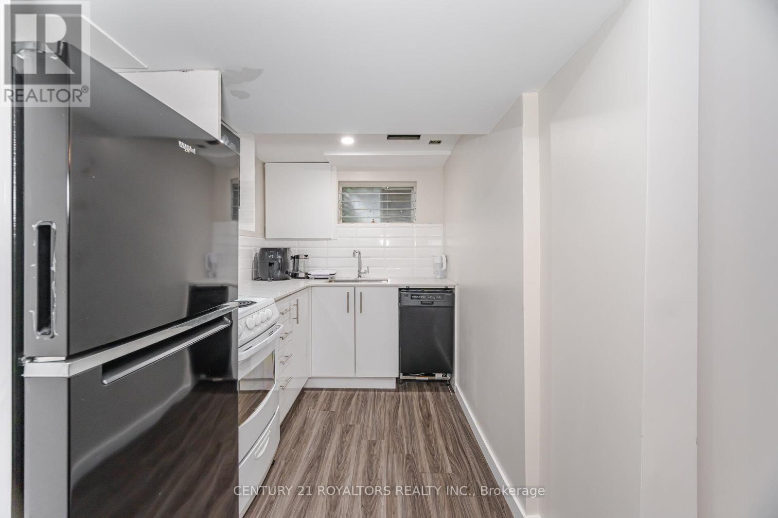 32 Farmington Drive, Brampton, Ontario  L6W 2V2 - Photo 36 - W12320666