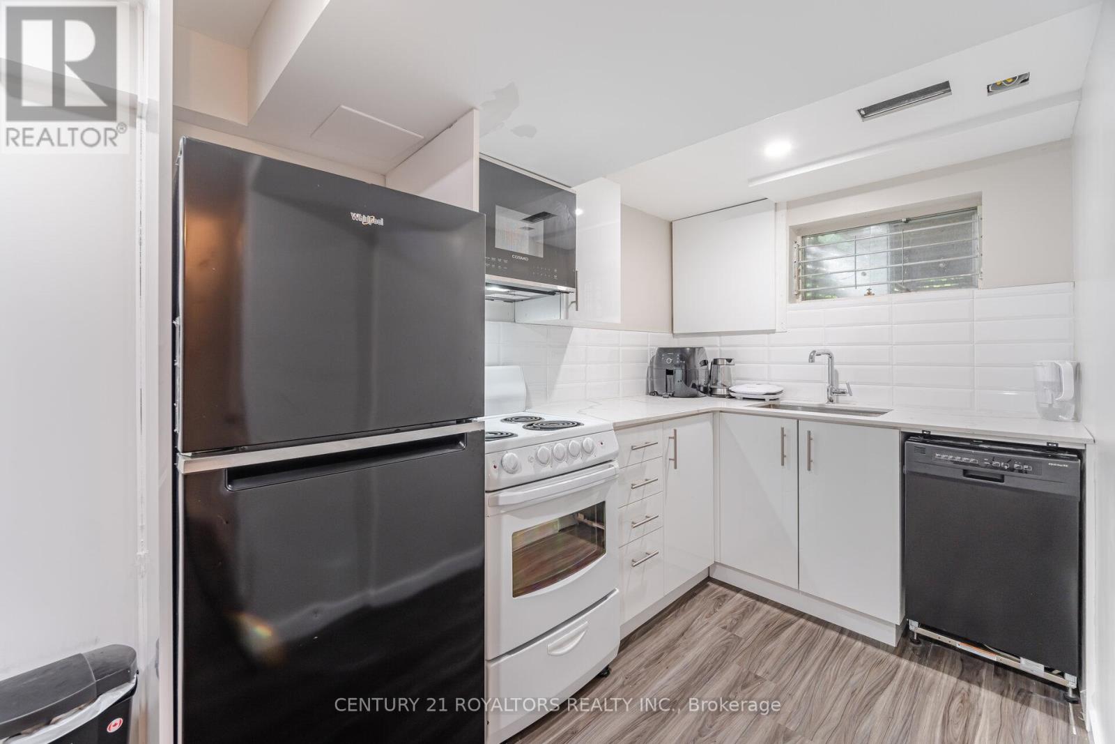 32 Farmington Drive, Brampton, Ontario  L6W 2V2 - Photo 37 - W12320666