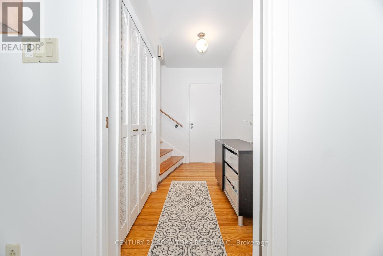 32 Farmington Drive, Brampton, Ontario  L6W 2V2 - Photo 6 - W12320666