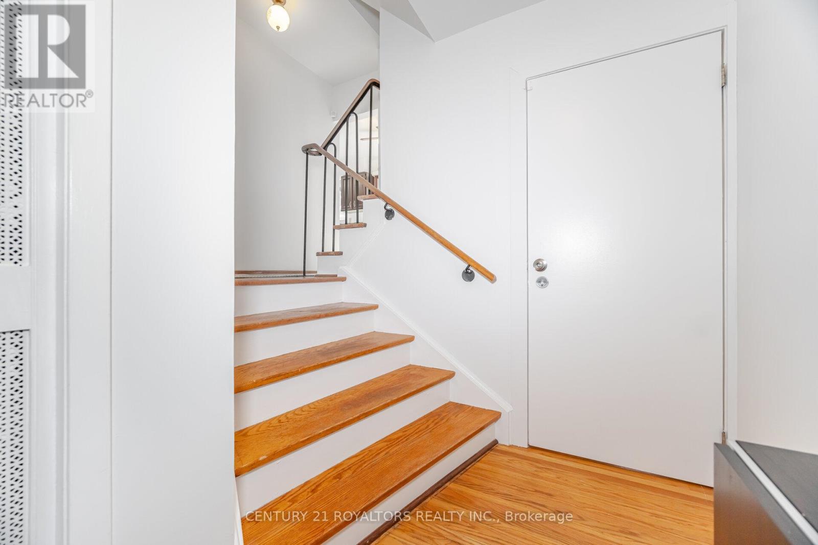 32 Farmington Drive, Brampton, Ontario  L6W 2V2 - Photo 7 - W12320666