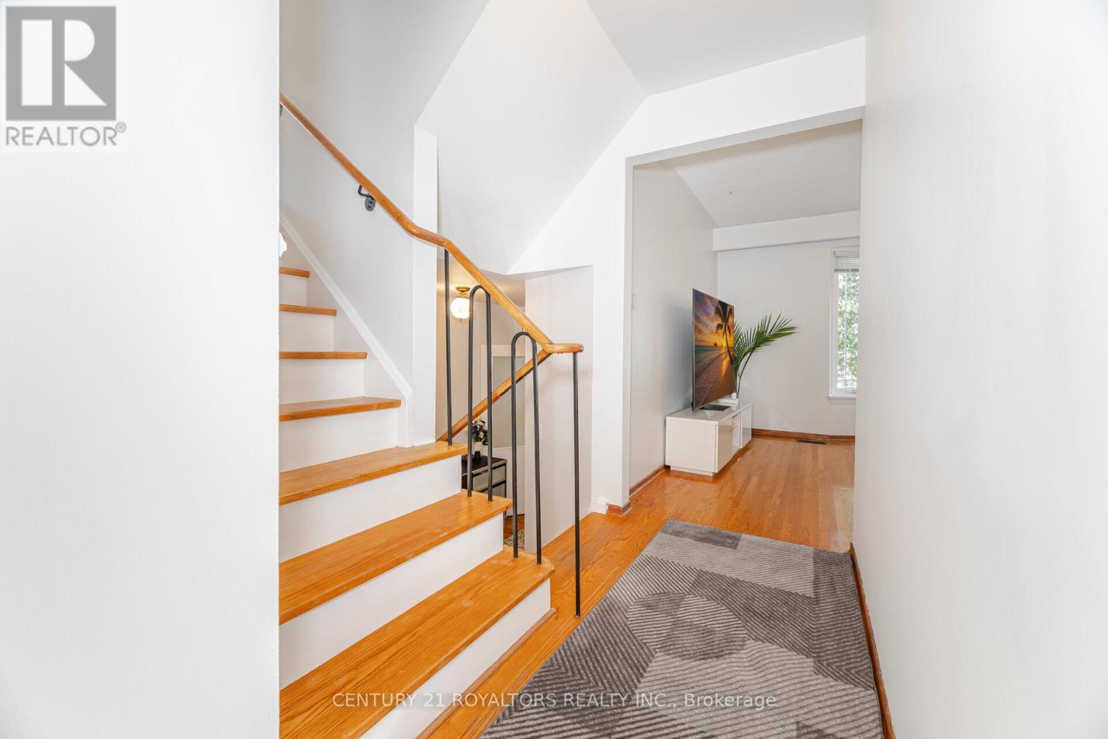 32 Farmington Drive, Brampton, Ontario  L6W 2V2 - Photo 8 - W12320666