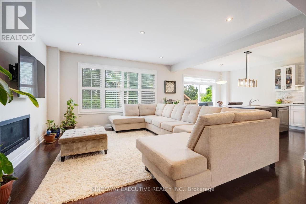 33 Ash Hill Avenue, Caledon, Ontario  L7C 4E8 - Photo 10 - W12320736