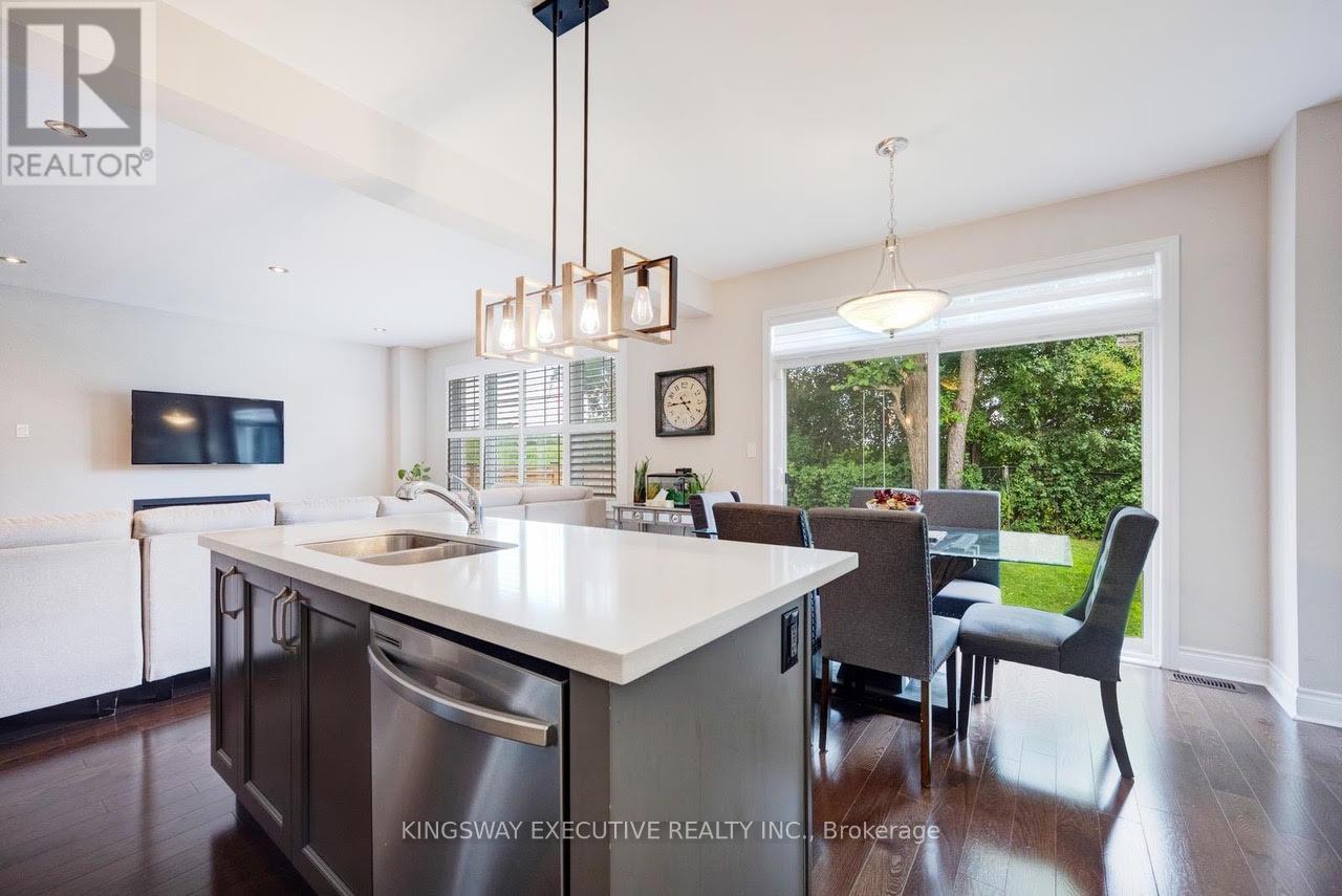 33 Ash Hill Avenue, Caledon, Ontario  L7C 4E8 - Photo 14 - W12320736