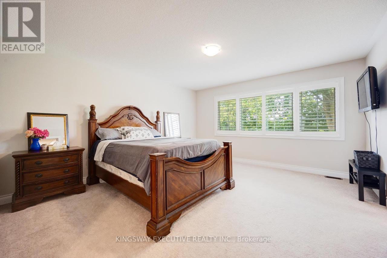 33 Ash Hill Avenue, Caledon, Ontario  L7C 4E8 - Photo 15 - W12320736