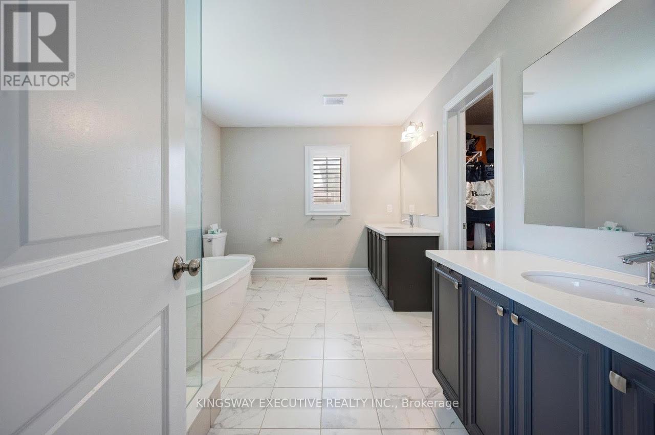 33 Ash Hill Avenue, Caledon, Ontario  L7C 4E8 - Photo 16 - W12320736