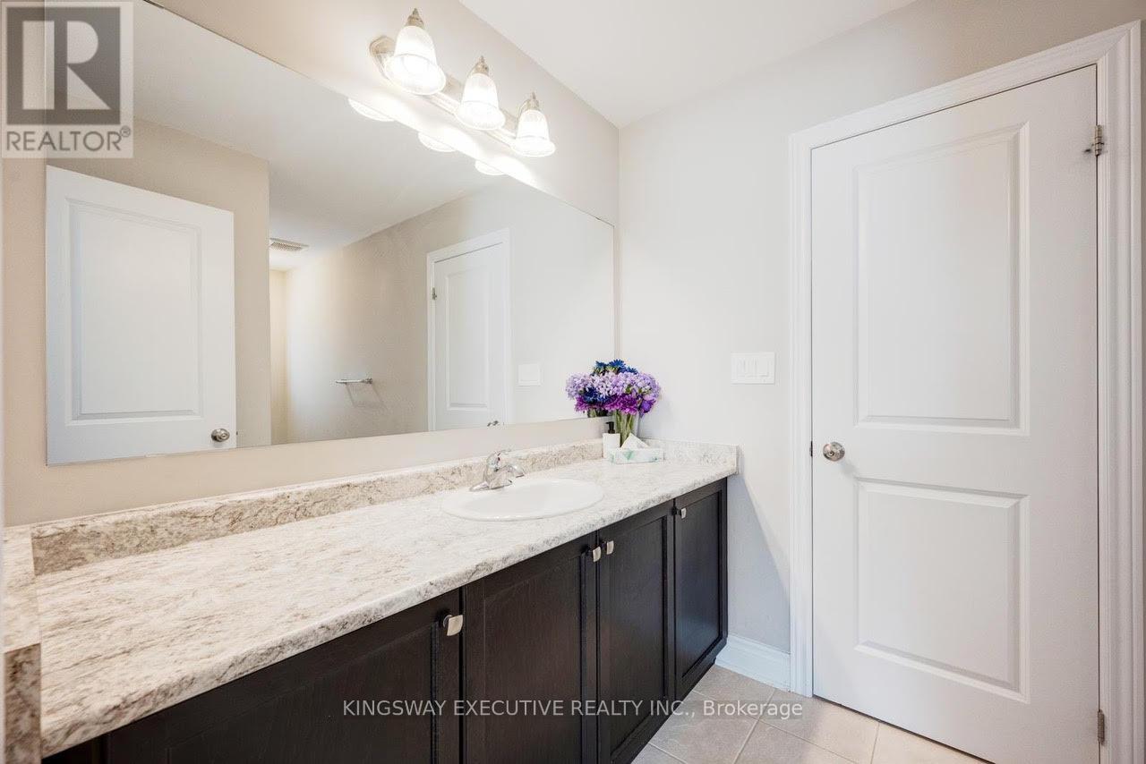 33 Ash Hill Avenue, Caledon, Ontario  L7C 4E8 - Photo 20 - W12320736