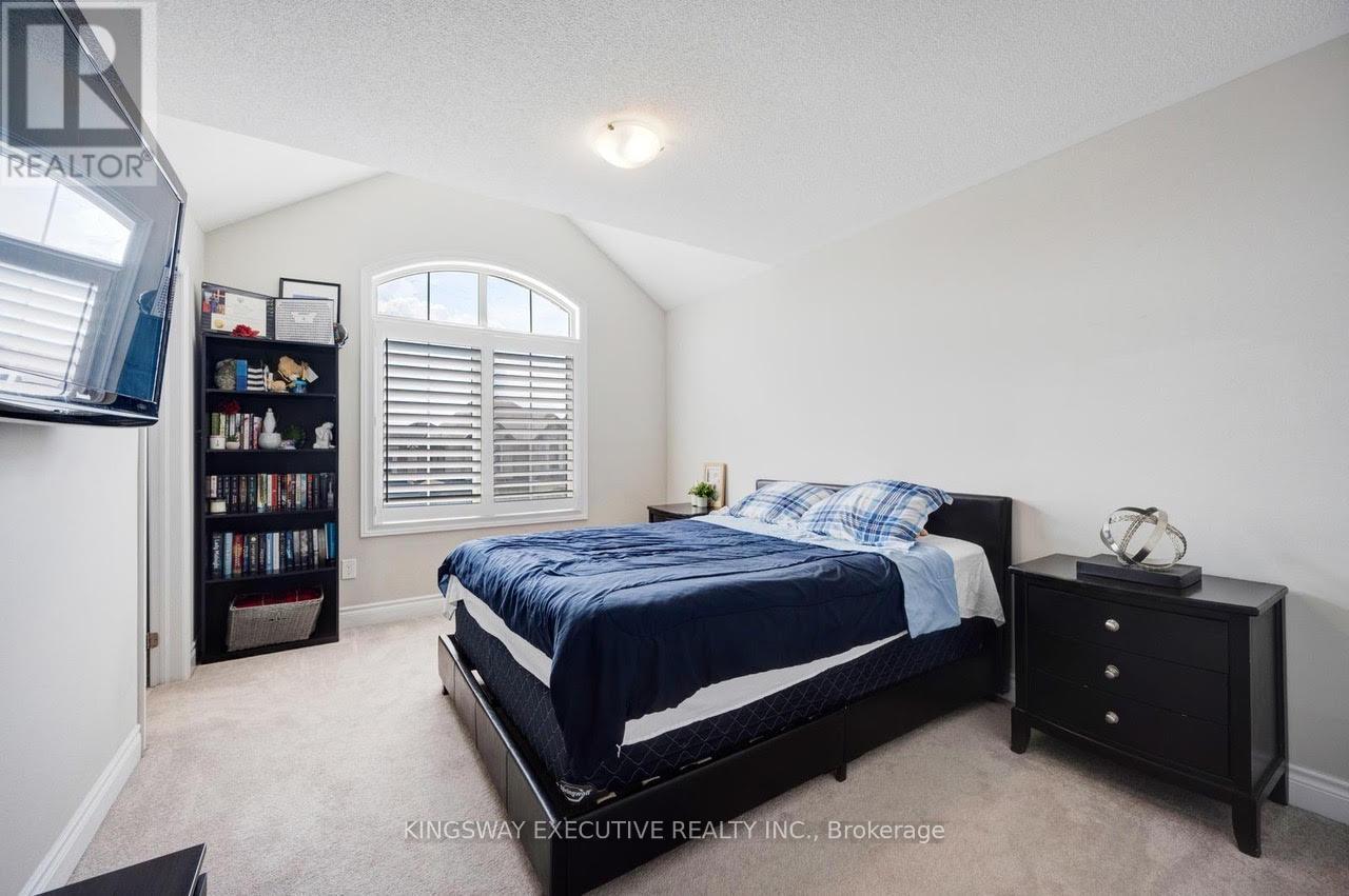 33 Ash Hill Avenue, Caledon, Ontario  L7C 4E8 - Photo 23 - W12320736