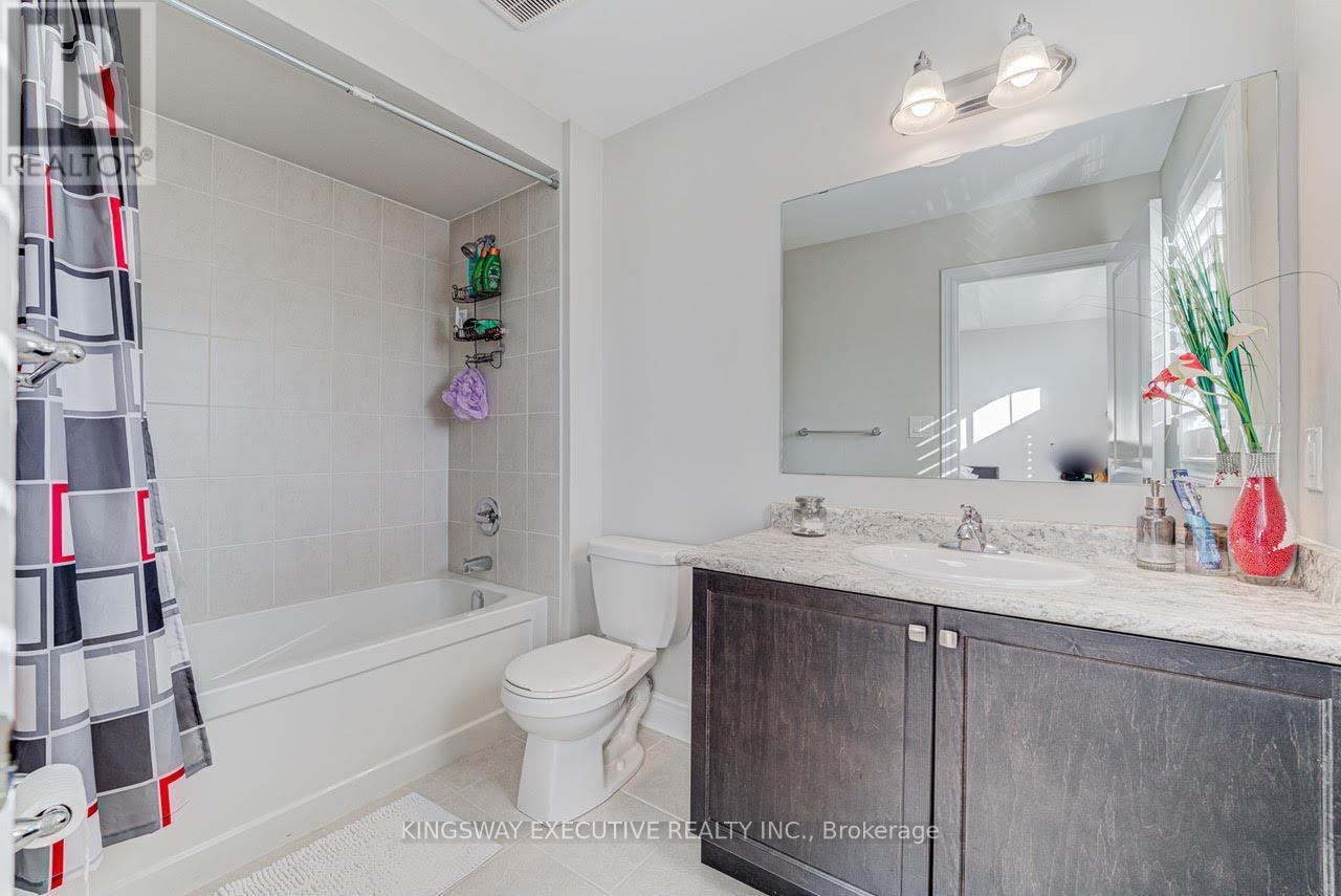 33 Ash Hill Avenue, Caledon, Ontario  L7C 4E8 - Photo 24 - W12320736