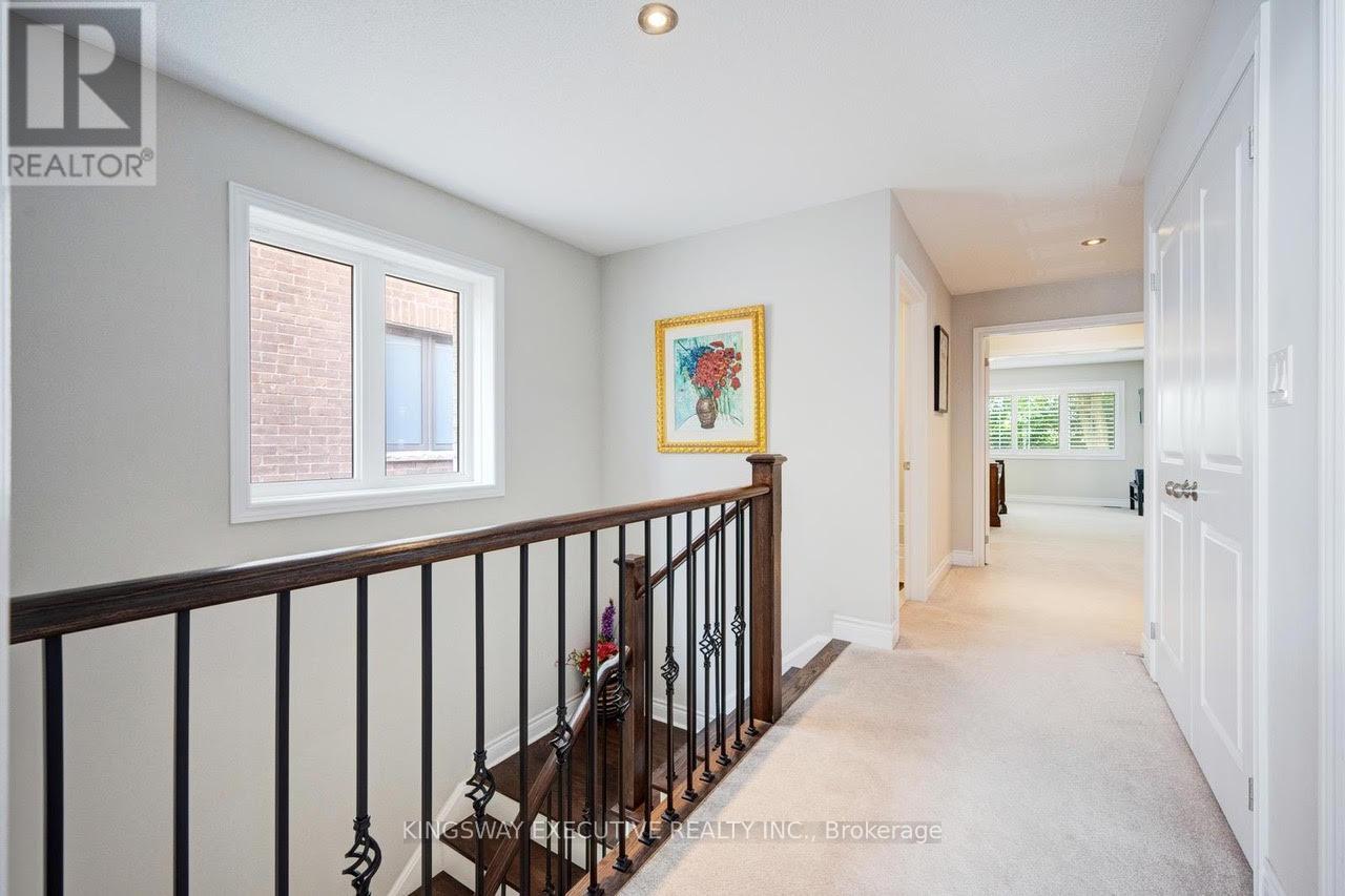 33 Ash Hill Avenue, Caledon, Ontario  L7C 4E8 - Photo 25 - W12320736