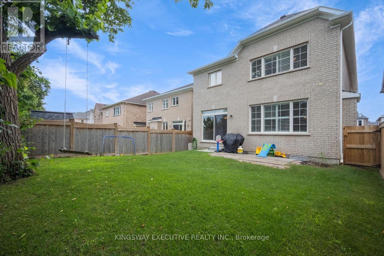 33 Ash Hill Avenue, Caledon, Ontario  L7C 4E8 - Photo 28 - W12320736