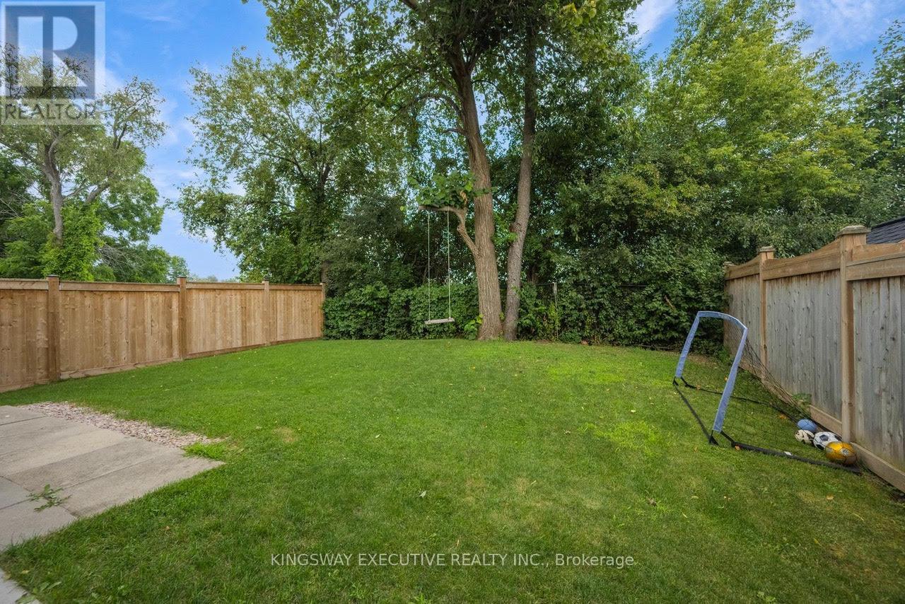 33 Ash Hill Avenue, Caledon, Ontario  L7C 4E8 - Photo 29 - W12320736