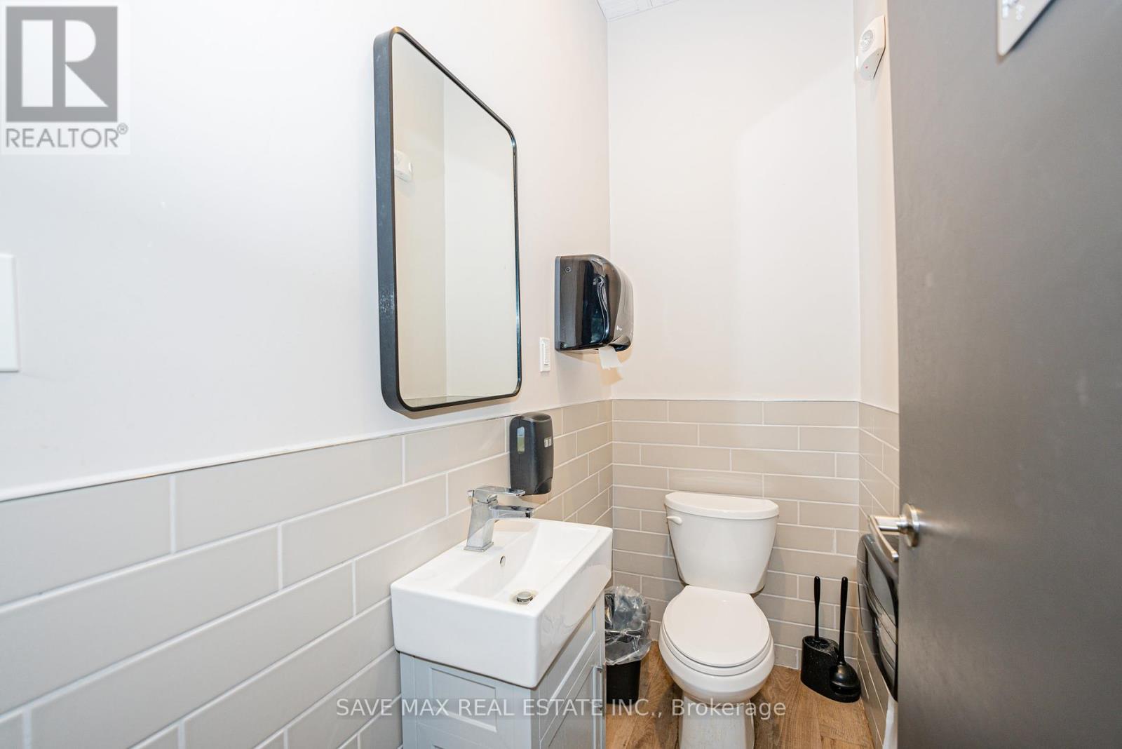 73 King Street W, Kitchener, Ontario  N2G 1X2 - Photo 18 - X12320738
